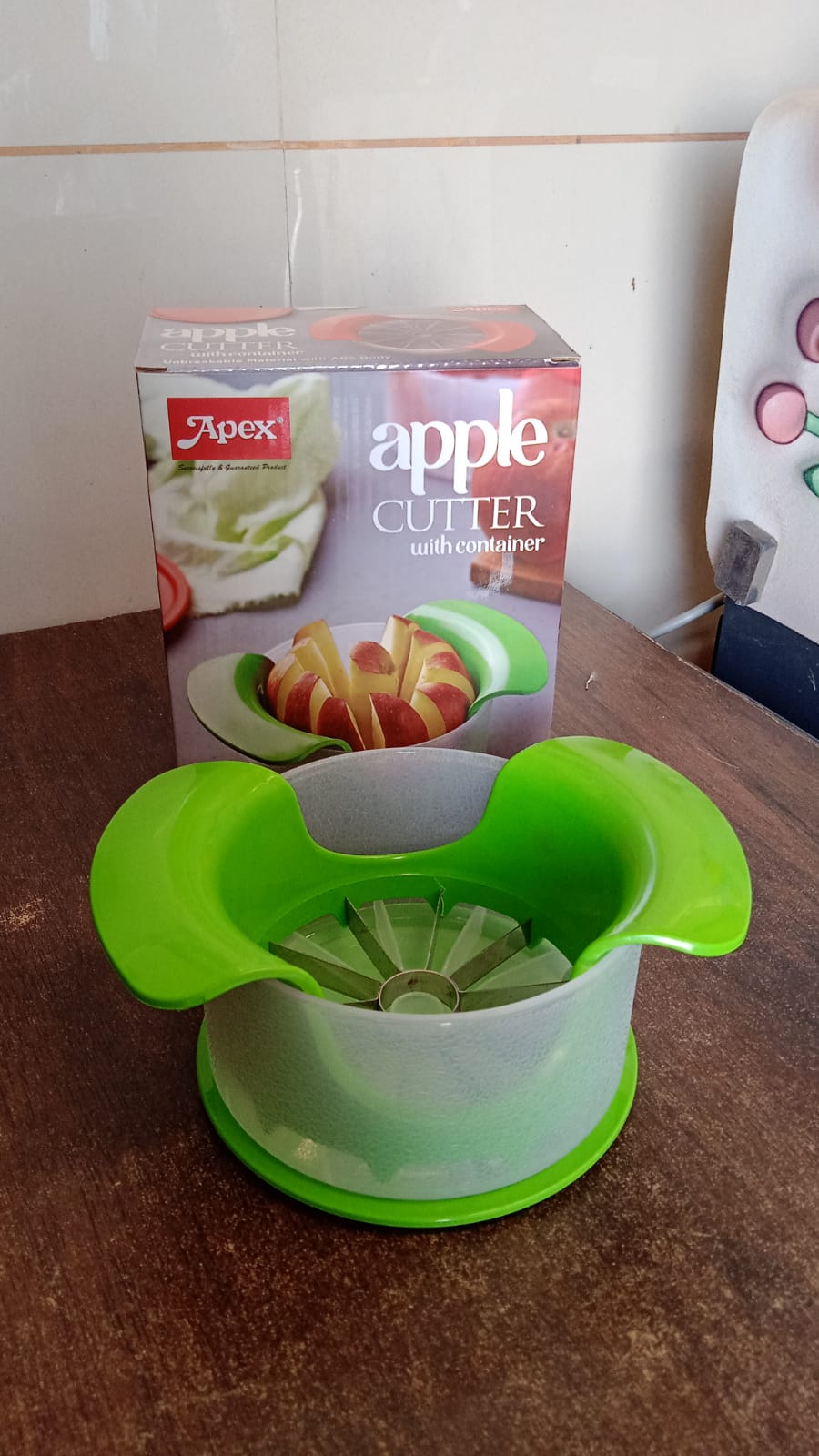 Apex Apple Cutter with Container – Unbreakable ABS Body & Stainless Steel Blades Apex Apple Cutter with Container – Unbreakable ABS Body & Stainless Steel Blades